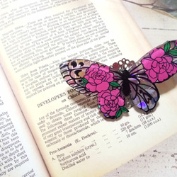 【NEW】キラキラ輝く蝶々お花 ブローチ 3枚目の画像