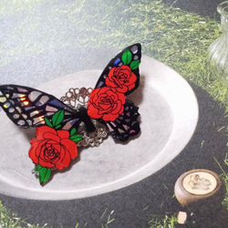 【NEW】キラキラ輝くアゲハ蝶お花 ブローチ 3枚目の画像