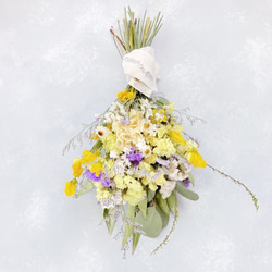 ラナンキュラスとスイートピーの春色イエロースワッグ 母の日