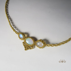 オーストラリア産オパールとムーンストーンのマクラメネックレス