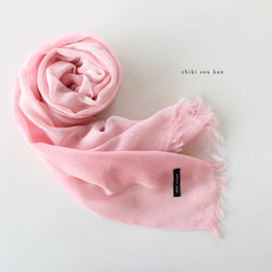 【再販】綿とシルクと春色ピンク　手染めストール T19355 3枚目の画像