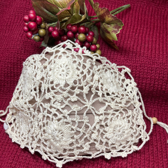 再販、そして改良しました！✿お花のモチーフ手編みマスクカバー　コットン１００%　繊細レース編み　 1枚目の画像