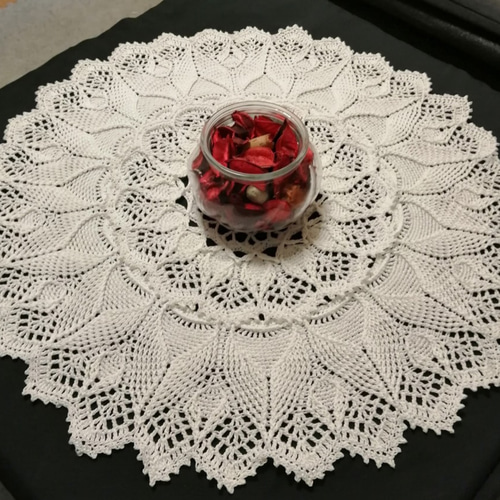 No.71『ホワイトのレース編みドイリー』テーブルクロス．ハンドメイド No.71『ホワイトのレース編みドイリー』テーブルクロス