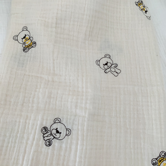 トリプルガーゼ（honey bear刺繍・韓国生地）テディベア 2枚目の画像