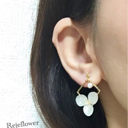 真正的繡球花和淡水珍珠和花耳環/耳環 第4張的照片