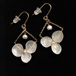 真正的繡球花和淡水珍珠和花耳環/耳環 第3張的照片