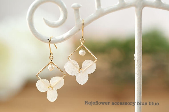 真正的繡球花和淡水珍珠和花耳環/耳環 第1張的照片