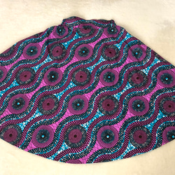 アフリカンバティックプリントの半円サーキュラースカート　むらさきモチーフ 4枚目の画像