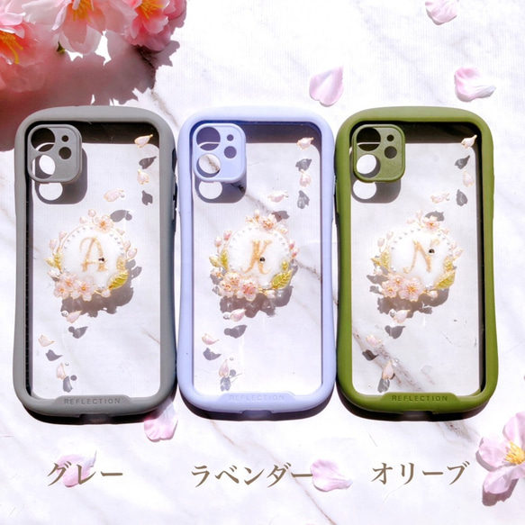 【桜のリース】花びら舞うイニシャルiPhoneリフレクションクリアケース【グレー】 5枚目の画像
