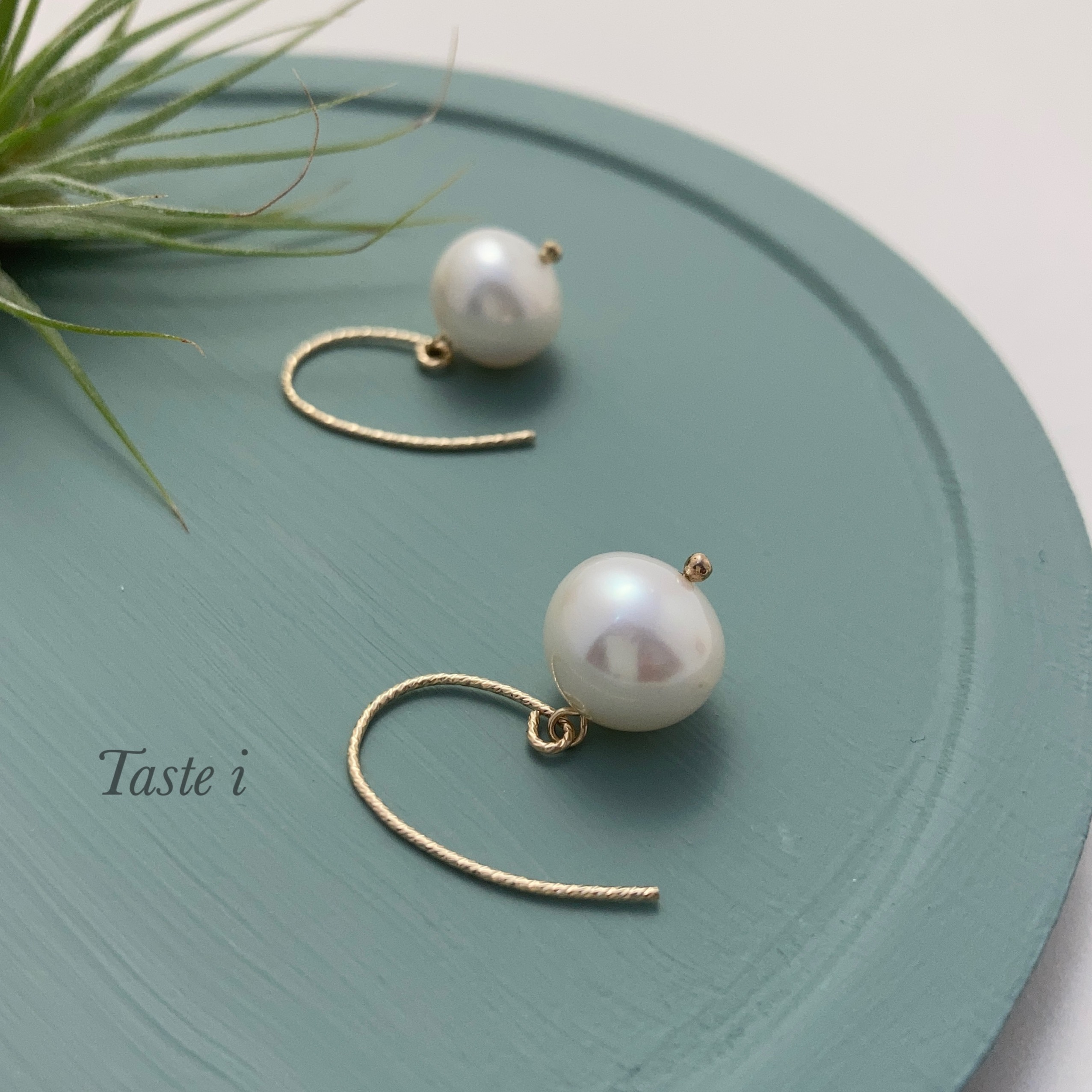 ♪再入荷♪【大人テイスト】淡水パール白　スパークルフックタイプピアス〔10003〕