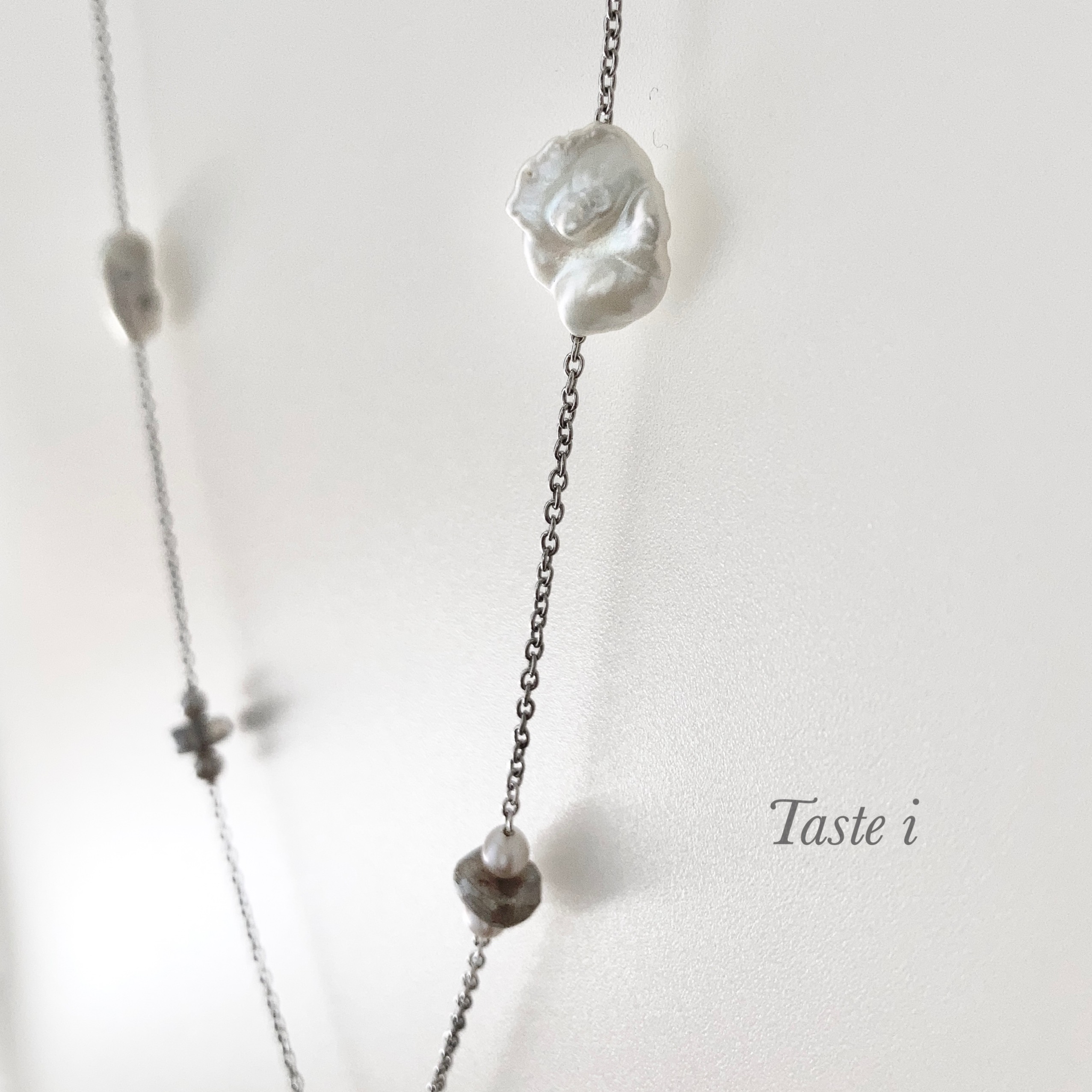 ♪再入荷♪【大人テイスト】淡水パールとラブラドライトのロングステーションネックレス　シルバー925〔20002〕