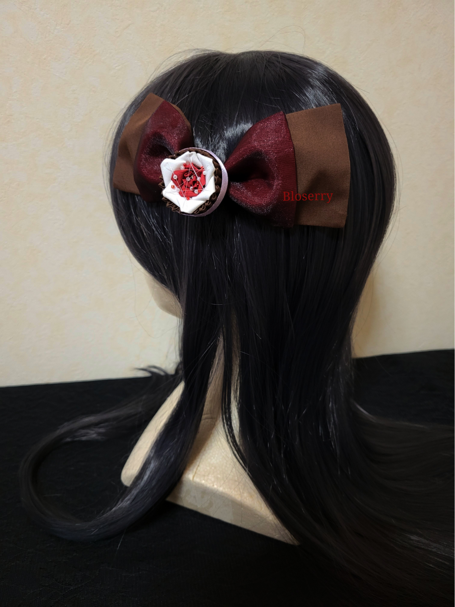 魔女の贈り物　２重黒赤リボン　白と赤のタルトリボン　クリップ横