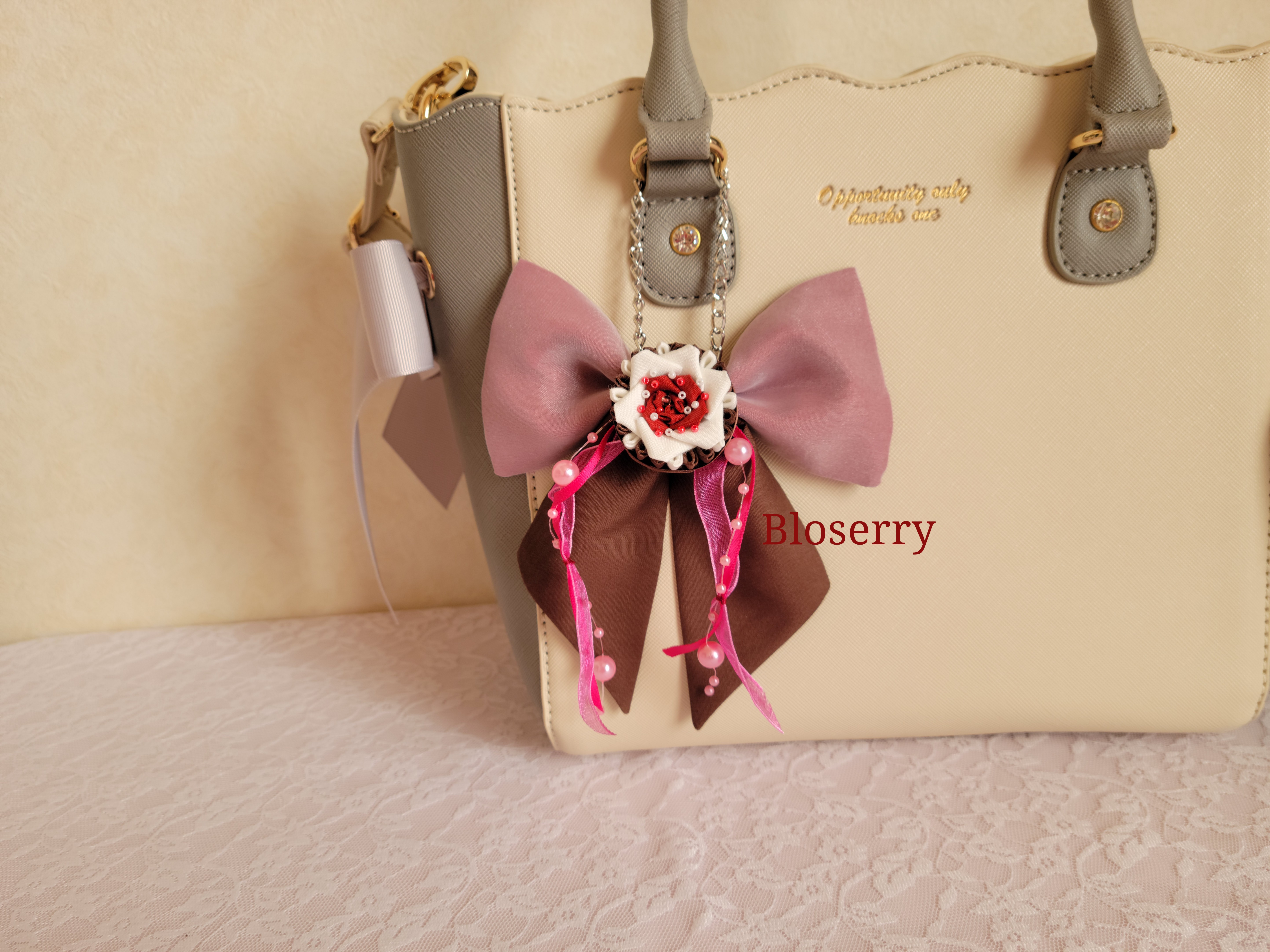 ケーキに憧れたタルトリボン　赤と白のタルト　バッグチャーム