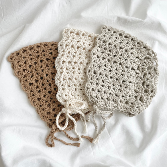 手編みのベビーボンネット・9