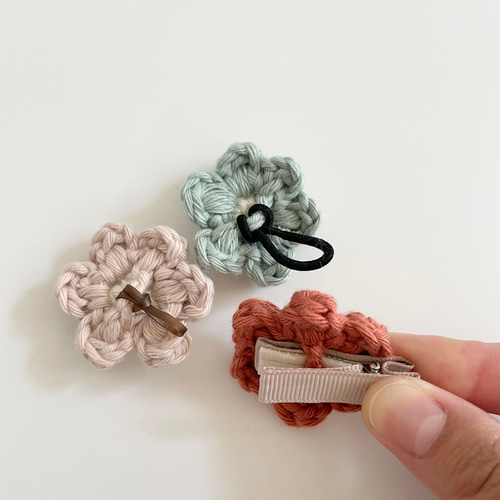 ぷっくり 立体お花 ベビーヘアクリップ ヘアピン ヘアゴム ヘアアクセサリー ︎花 ぷっくり 立体お花 ベビーヘアクリップ ヘアピン ヘアゴム ヘア