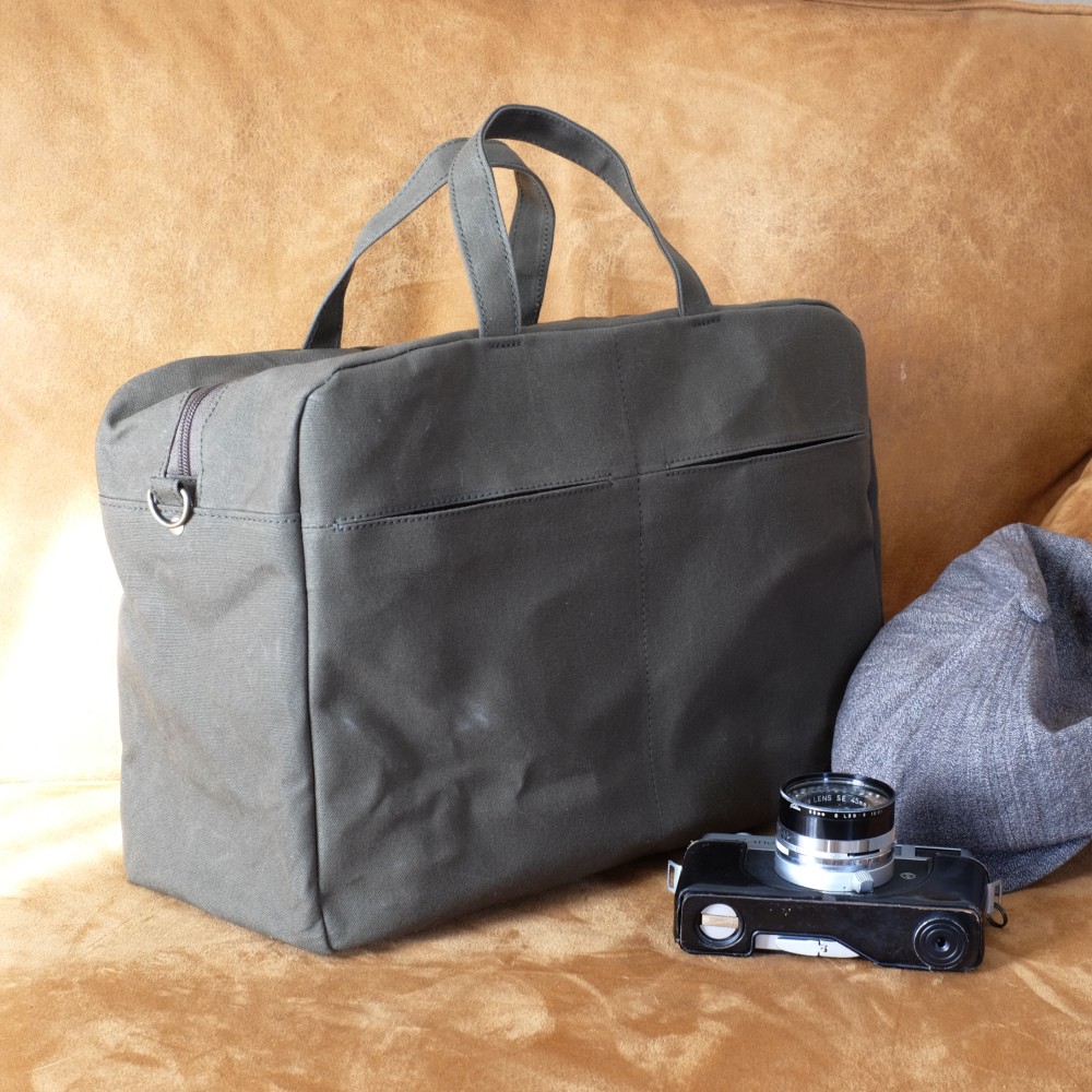 パラフィン帆布のボストンバッグ カーキ