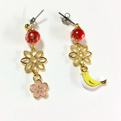 和風チタンピアス　薄桃色の霞桜とカナリア 3枚目の画像