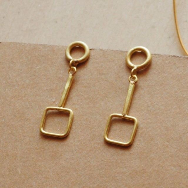 まるしかくピアスk18