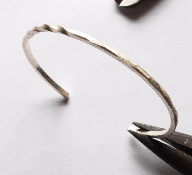 sv925 ねじり＆削り シャープなバングル バングル・リスト