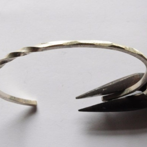 sv925 ねじり＆削り シャープなバングル バングル・リスト