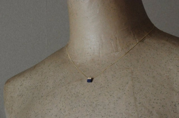 オーダー　深い青の四角ネックレス 3枚目の画像