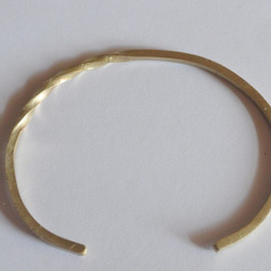 螺紋螺絲和直黃銅手鐲 第3張的照片