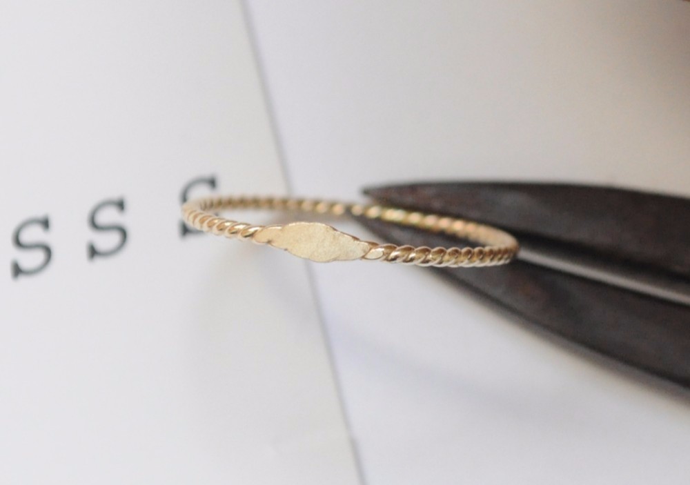 ねじねじ一つ叩きリング　K18