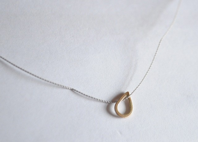 k18 しずく＆灰色ナイロンネックレス