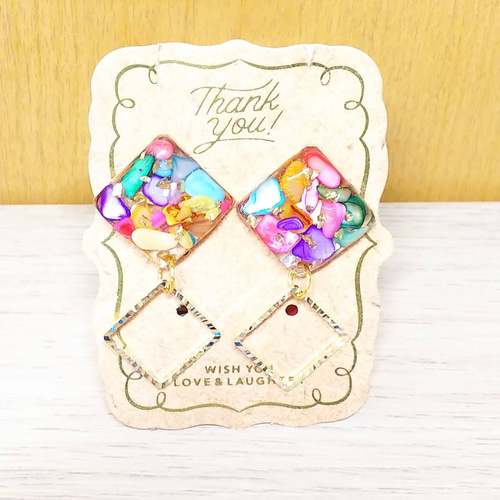 アクセサリー さざれ石 カラフル ゆれるタイプ ダブルスクエアピアス 