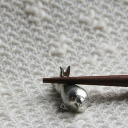 錫製箸置き　のびウサギ 3枚目の画像