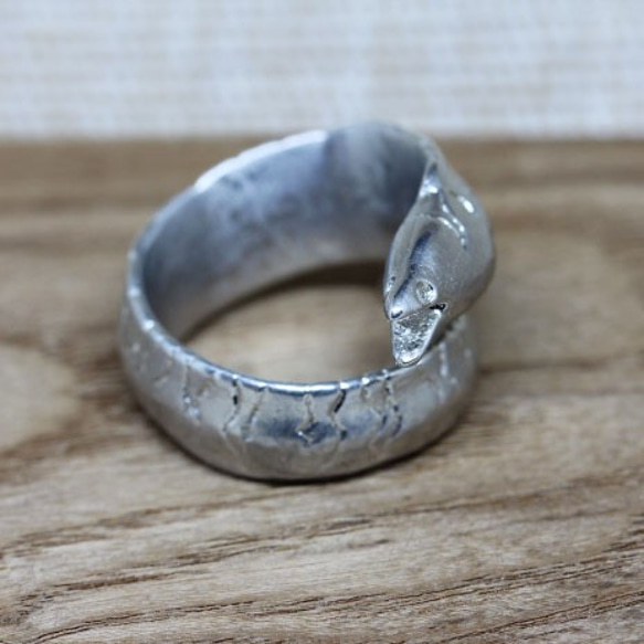 錫製　ウツボのリング 6枚目の画像