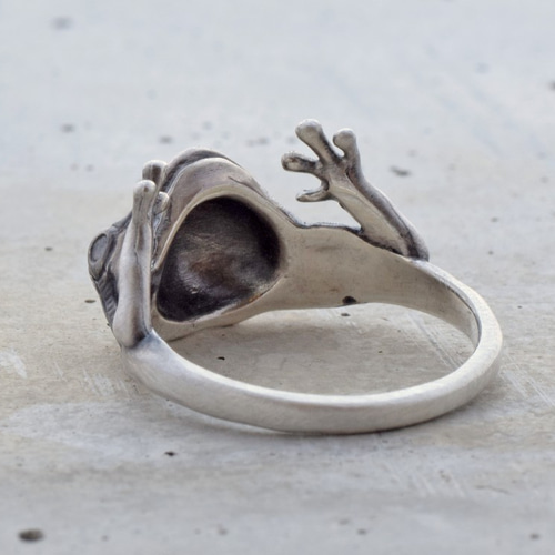 抱きつきカエルリング 指輪・リング OUTPUT JEWELRY 通販
