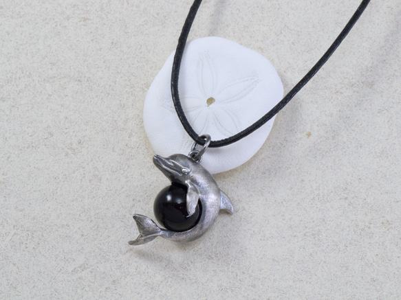 海豚球吊墜 Morion with leather cord necklace 第1張的照片