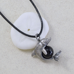 海豚球吊墜 Morion with leather cord necklace 第2張的照片