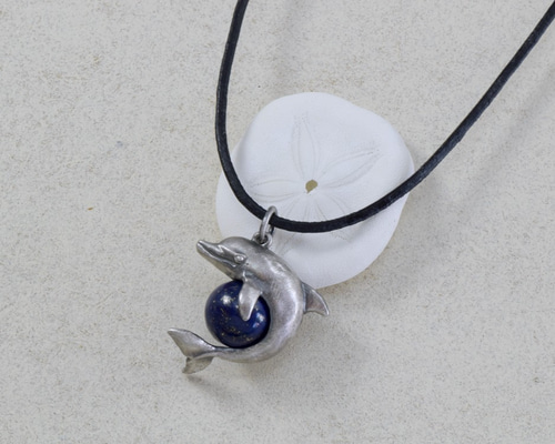 イルカ玉ペンダント ラピスラズリ 革ひもネックレス付き ネックレス