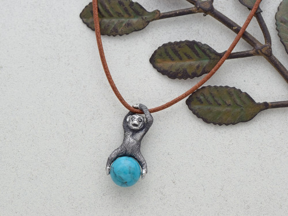 Frog ball pendant aquamarine leather cord necklace 第1張的照片