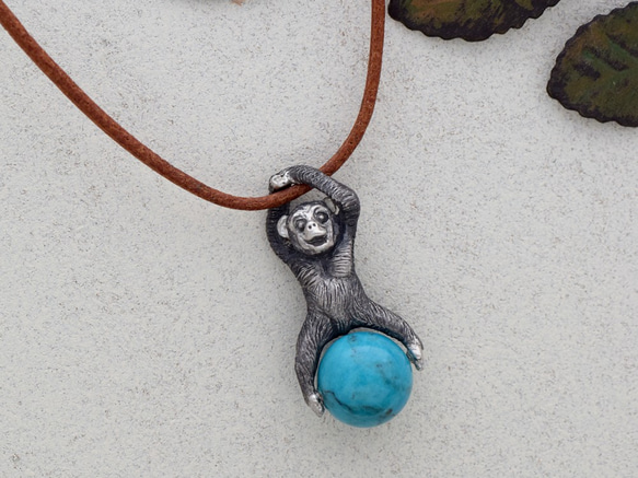 Frog ball pendant aquamarine leather cord necklace 第2張的照片