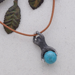 Frog ball pendant aquamarine leather cord necklace 第3張的照片