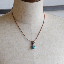 Frog ball pendant aquamarine leather cord necklace 第4張的照片