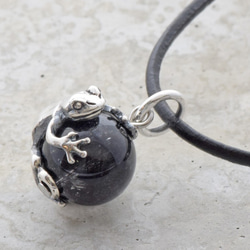 Frog ball pendant tourmaline crystal leather cord necklace 第1張的照片