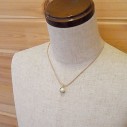 Gecko ball pendant freshwater pearl cut leather cord necklac 第4張的照片