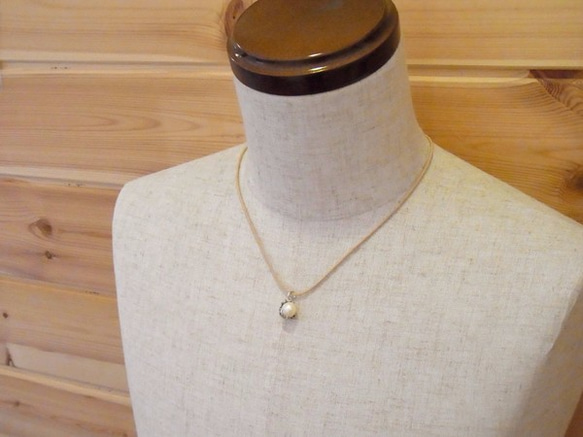 Gecko ball pendant freshwater pearl cut leather cord necklac 第4張的照片