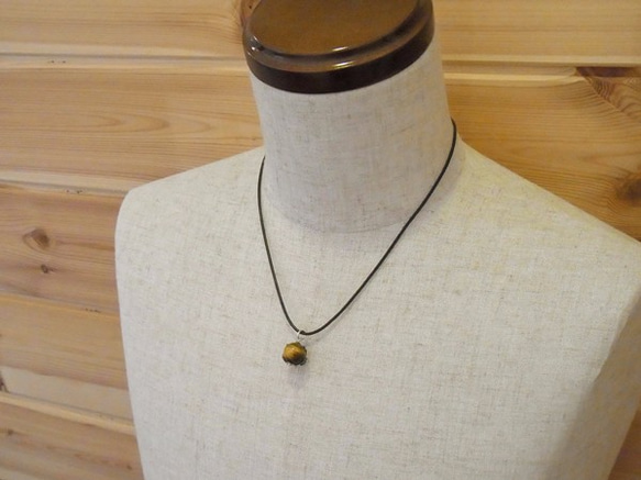 Spider ball pendant Tiger Eye strap Necklace 第4張的照片