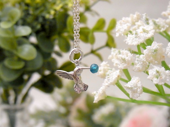 Hummingbird necklace 第1張的照片