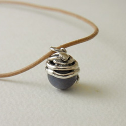 Snake ball pendant tanzanite leather cord necklace 第3張的照片