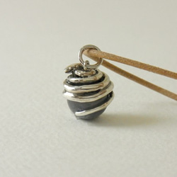 Snake ball pendant tanzanite leather cord necklace 第4張的照片