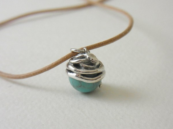 Snake ball pendant turquoise leather cord Necklace 第3張的照片