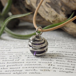 Snake ball pendant amethyst leather cord necklace 第1張的照片