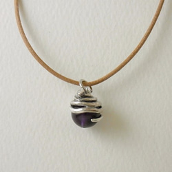 Snake ball pendant amethyst leather cord necklace 第2張的照片