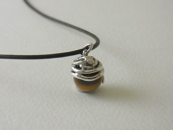 Snake ball pendant Tiger Eye strap Necklace 第3張的照片